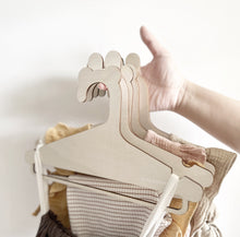 Load image into Gallery viewer, Cubbie Wooden Hanger . Set of 5